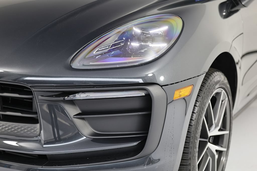 Certified 2026 Porsche Macan AWD/4WD image 11