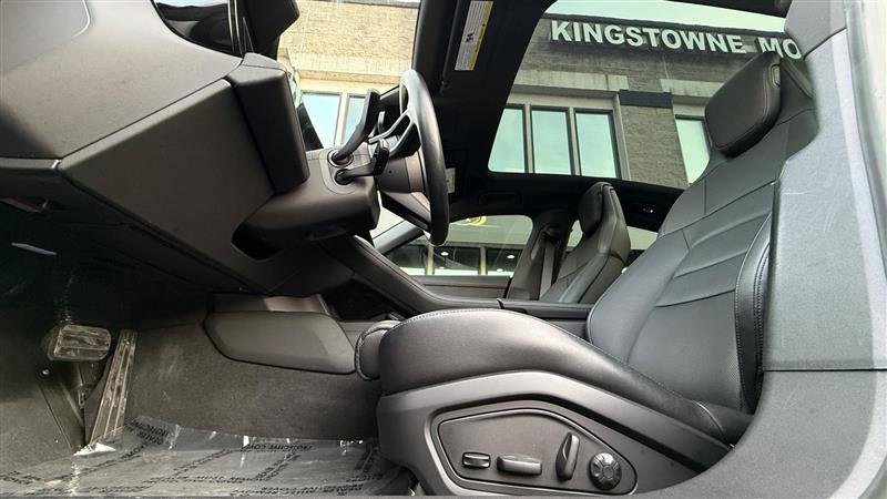 Used 2022 Porsche Taycan image 14