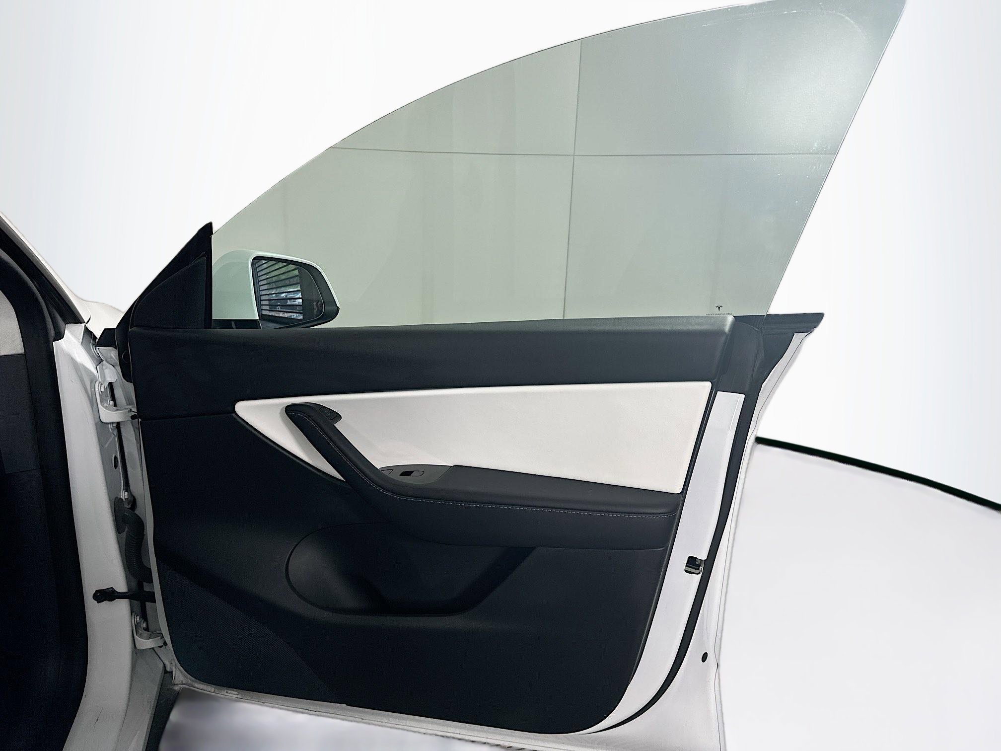 Used 2021 Tesla Model Y Long Range image 32