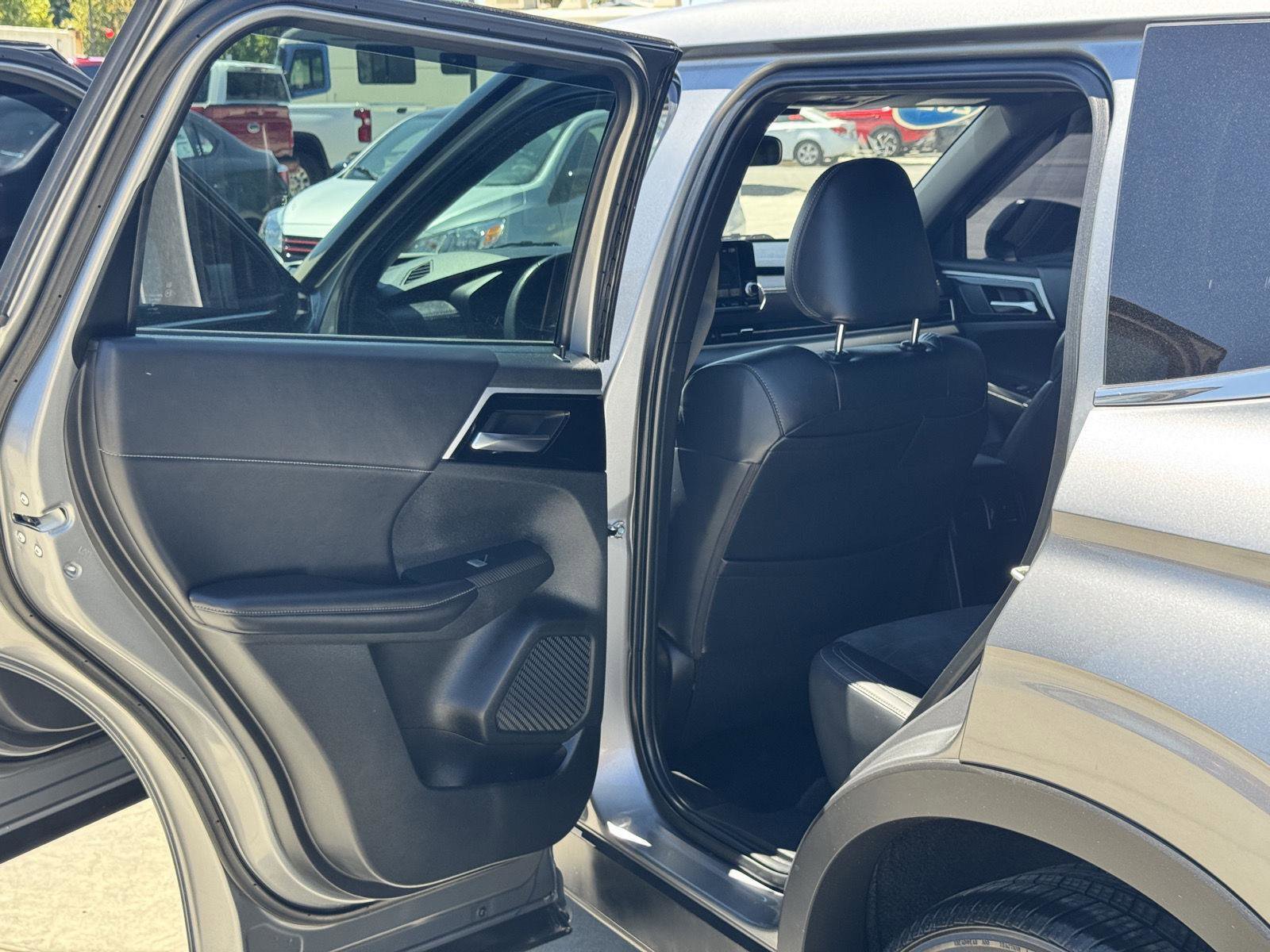 Used 2022 Mitsubishi Outlander SE image 19