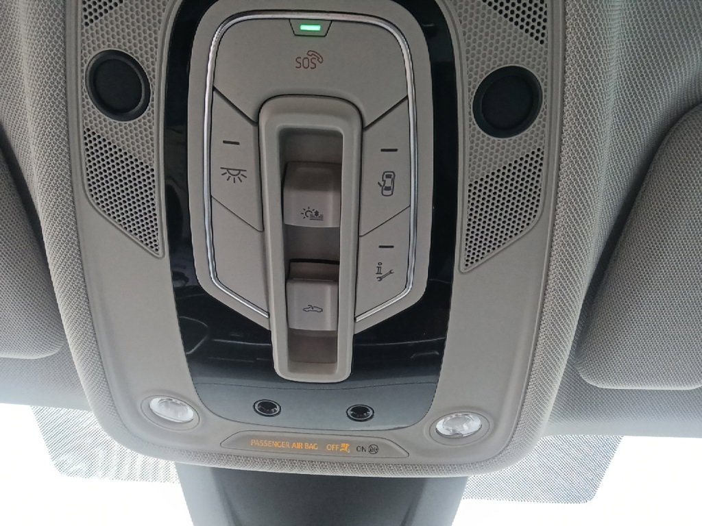 Used 2023 Audi Q8 Premium image 29