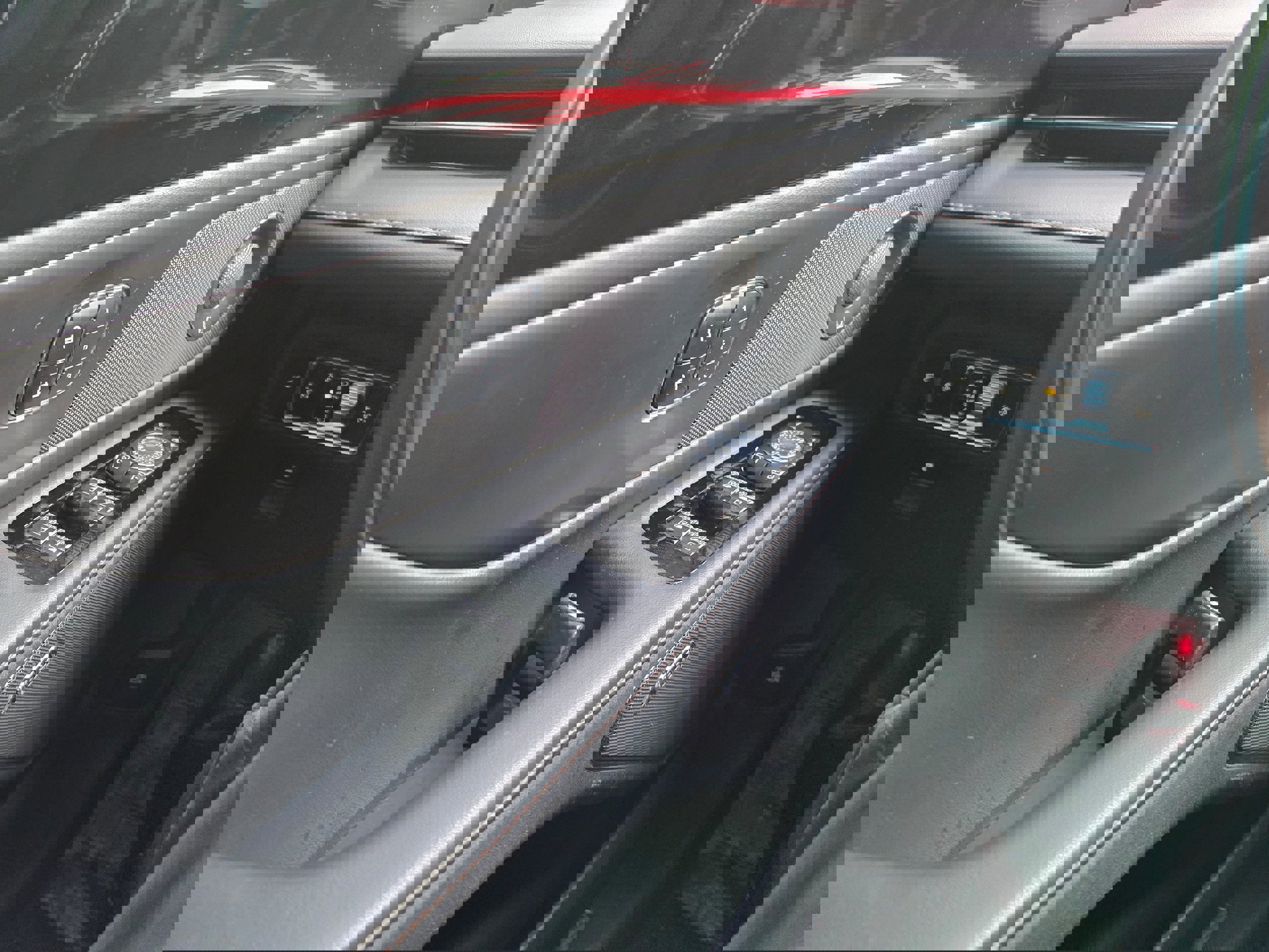 Used 2024 Lincoln Nautilus Reserve w/ Equipment Group 202A image 17