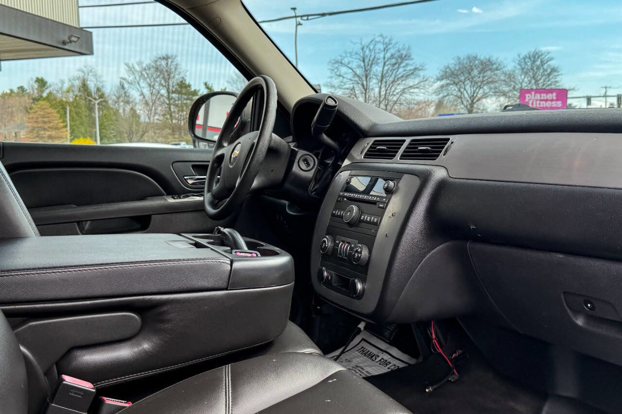Used 2011 Chevrolet Suburban 2500 image 17
