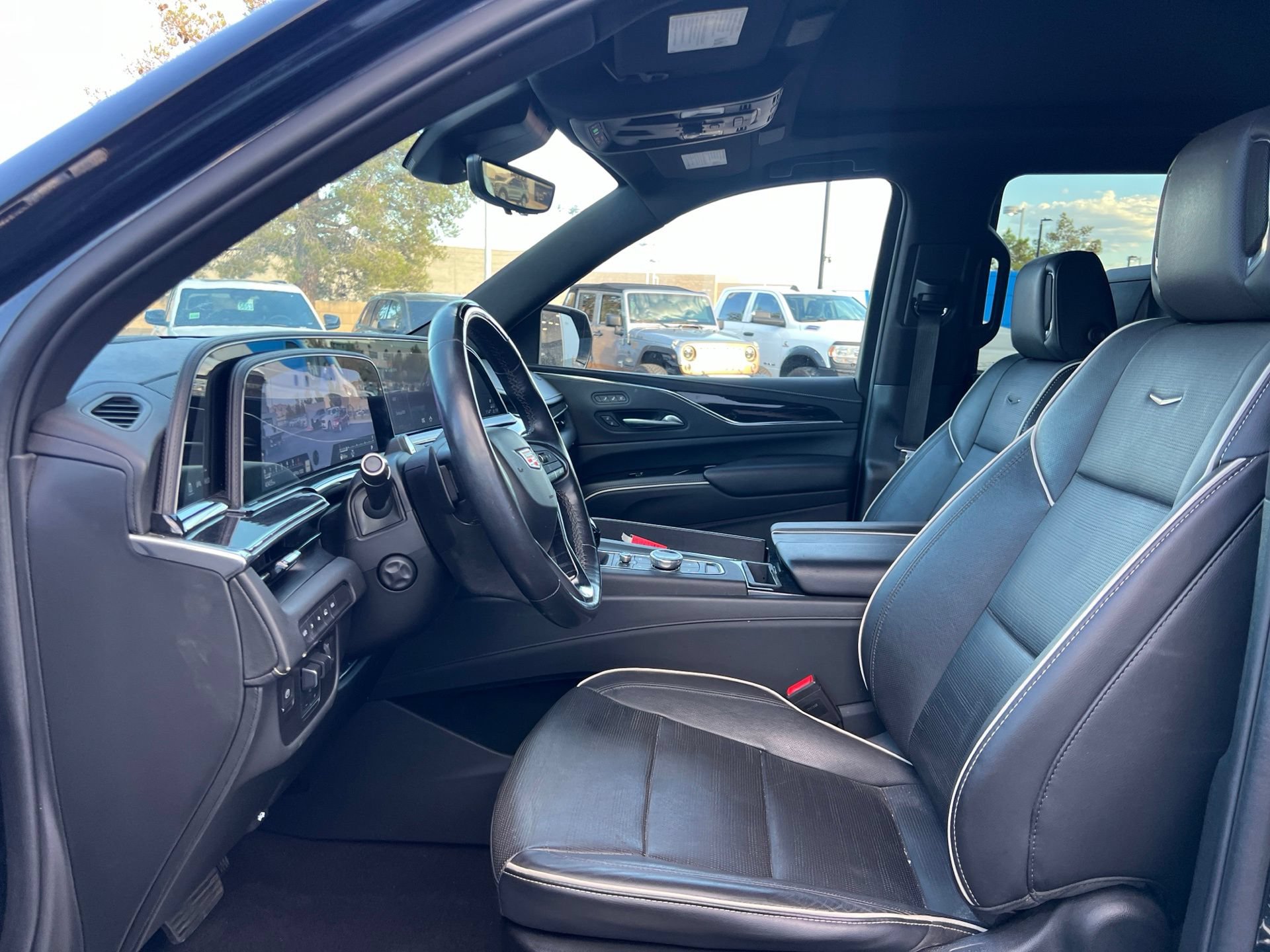 Used 2023 Cadillac Escalade Sport AWD/4WD image 30