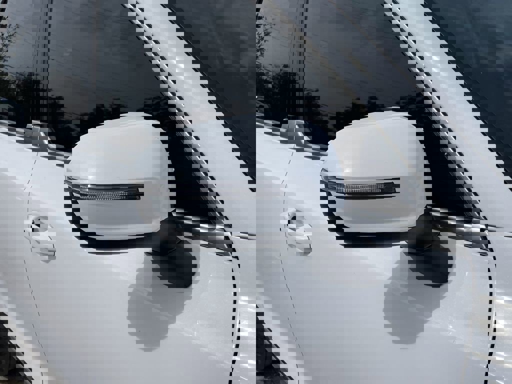 Certified 2024 Kia Telluride LX image 9