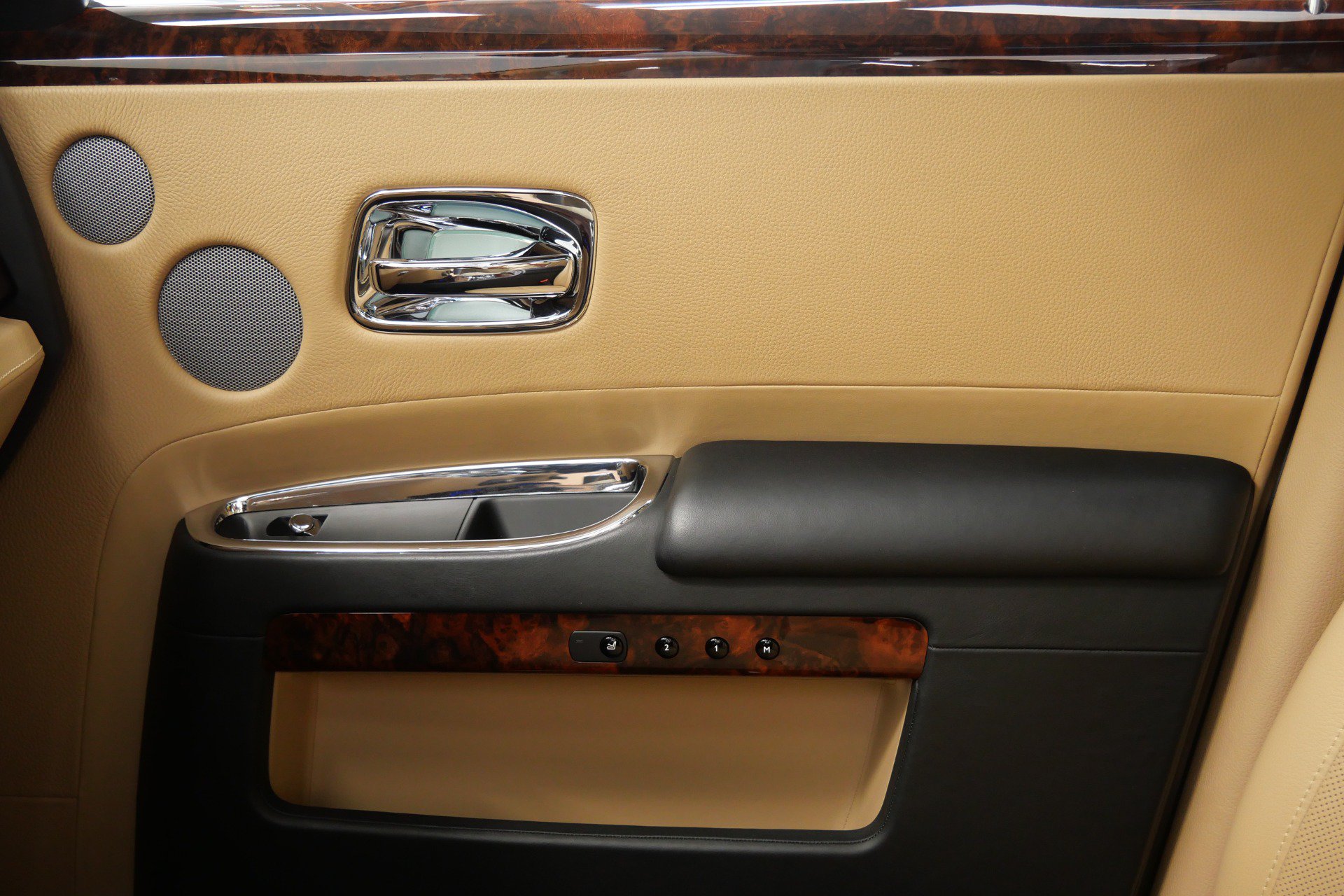 Used 2013 Rolls-Royce Ghost RWD image 30