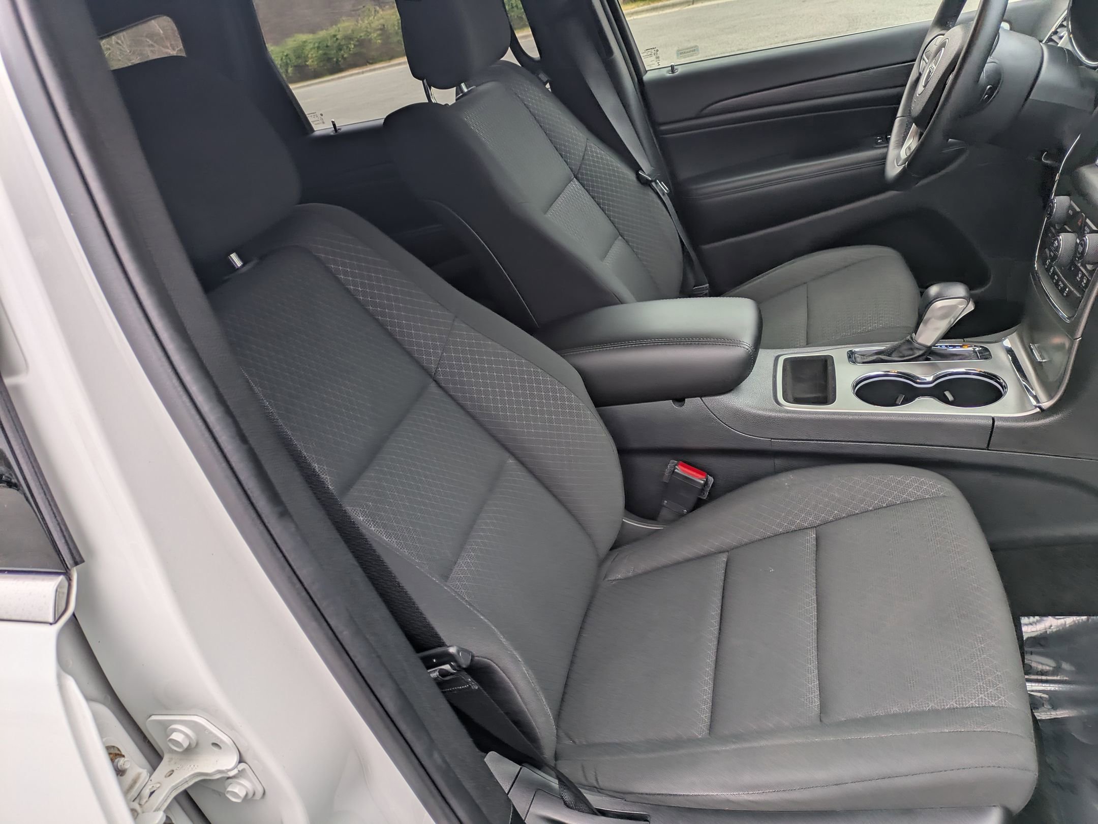 Used 2018 Jeep Grand Cherokee Laredo image 28