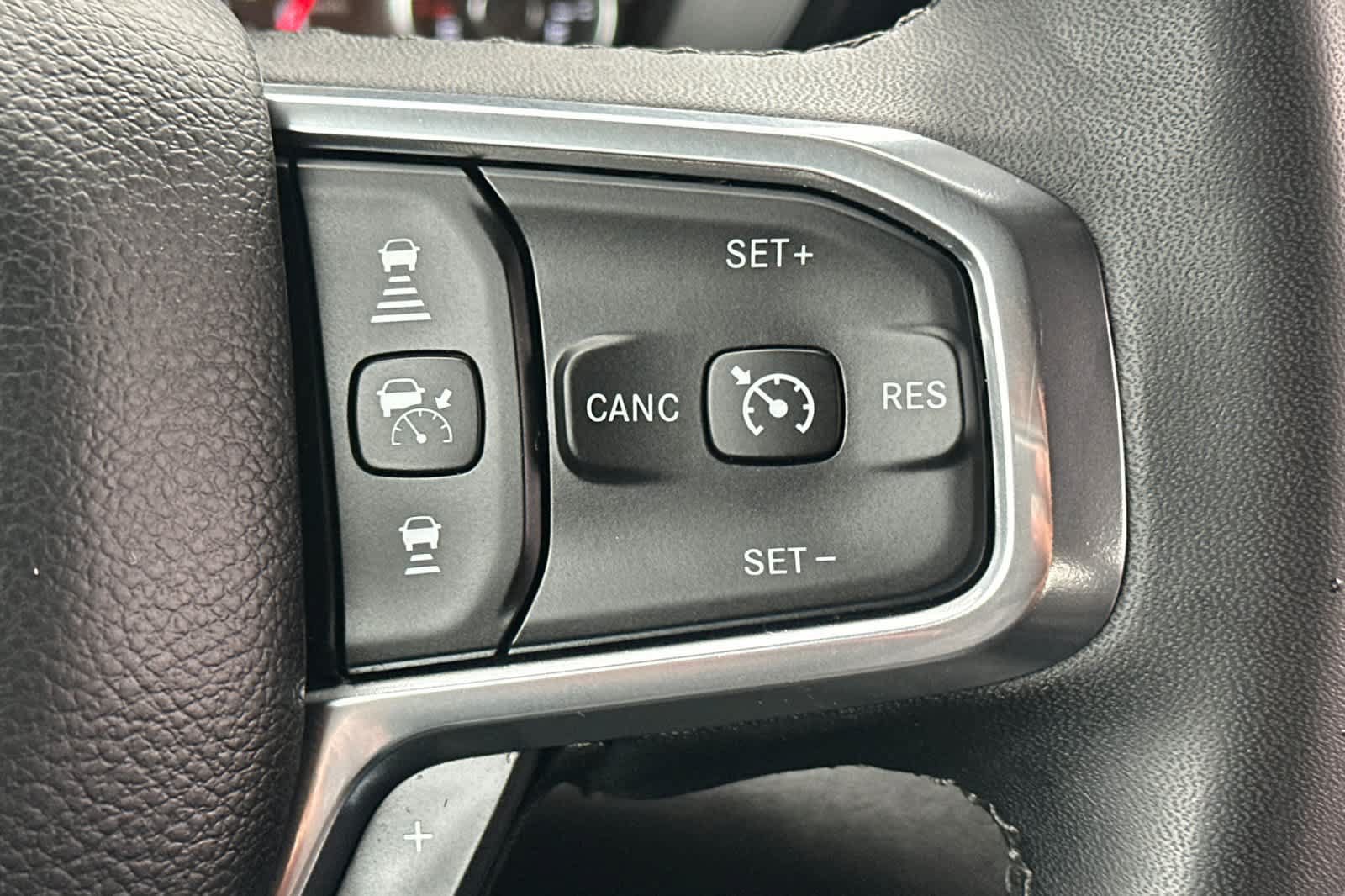 Used 2025 RAM 1500 Laramie AWD/4WD image 29