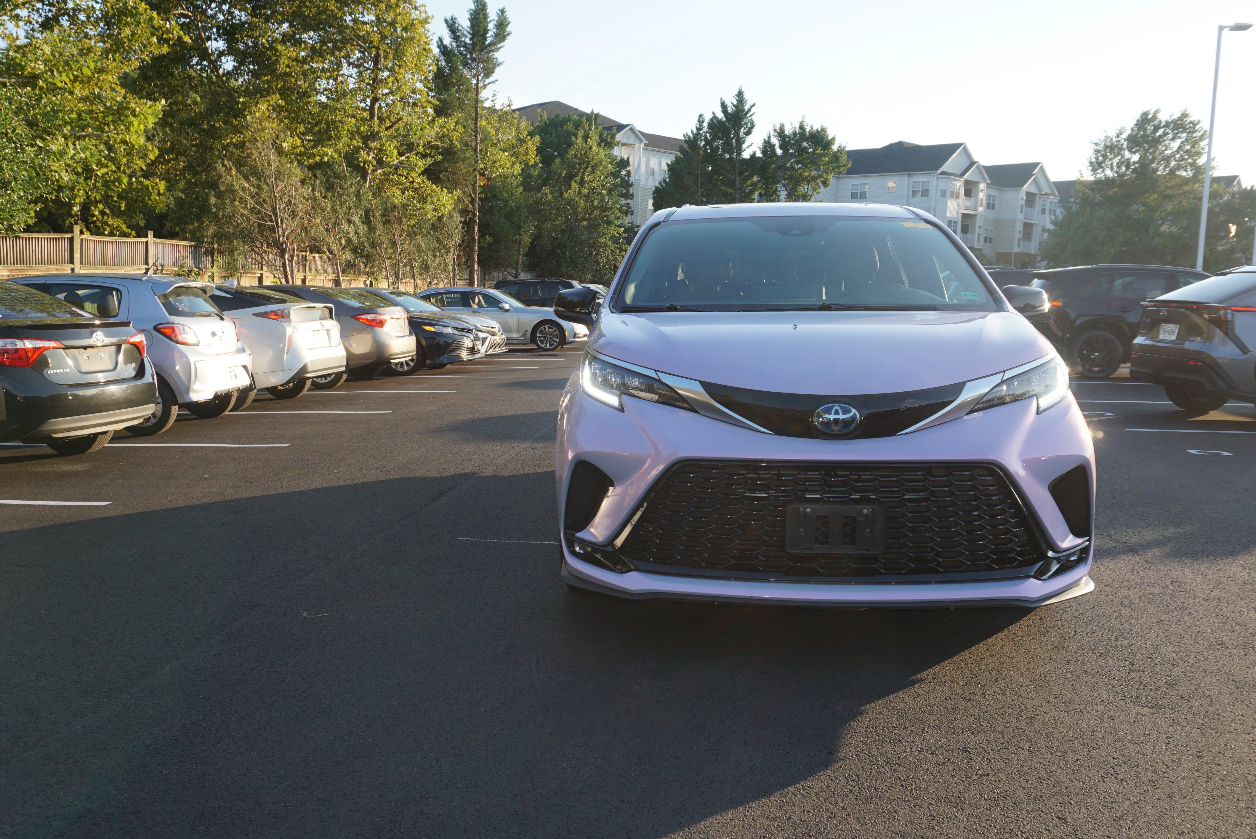 Used 2023 Toyota Sienna XSE AWD/4WD image 2