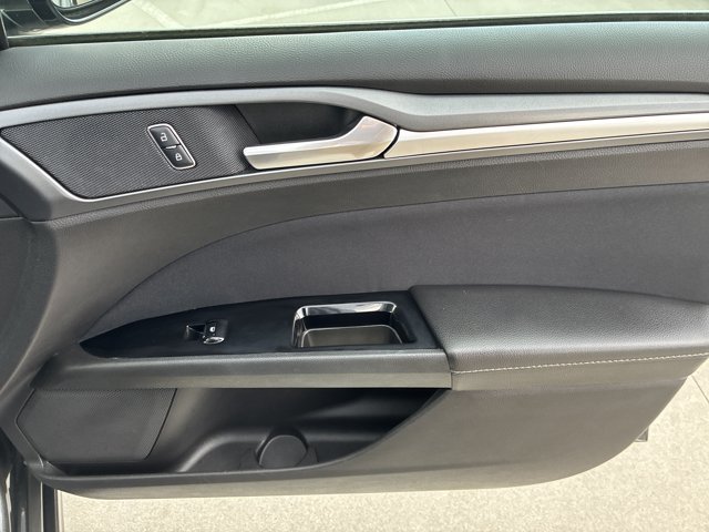 Used 2016 Ford Fusion SE FWD image 16