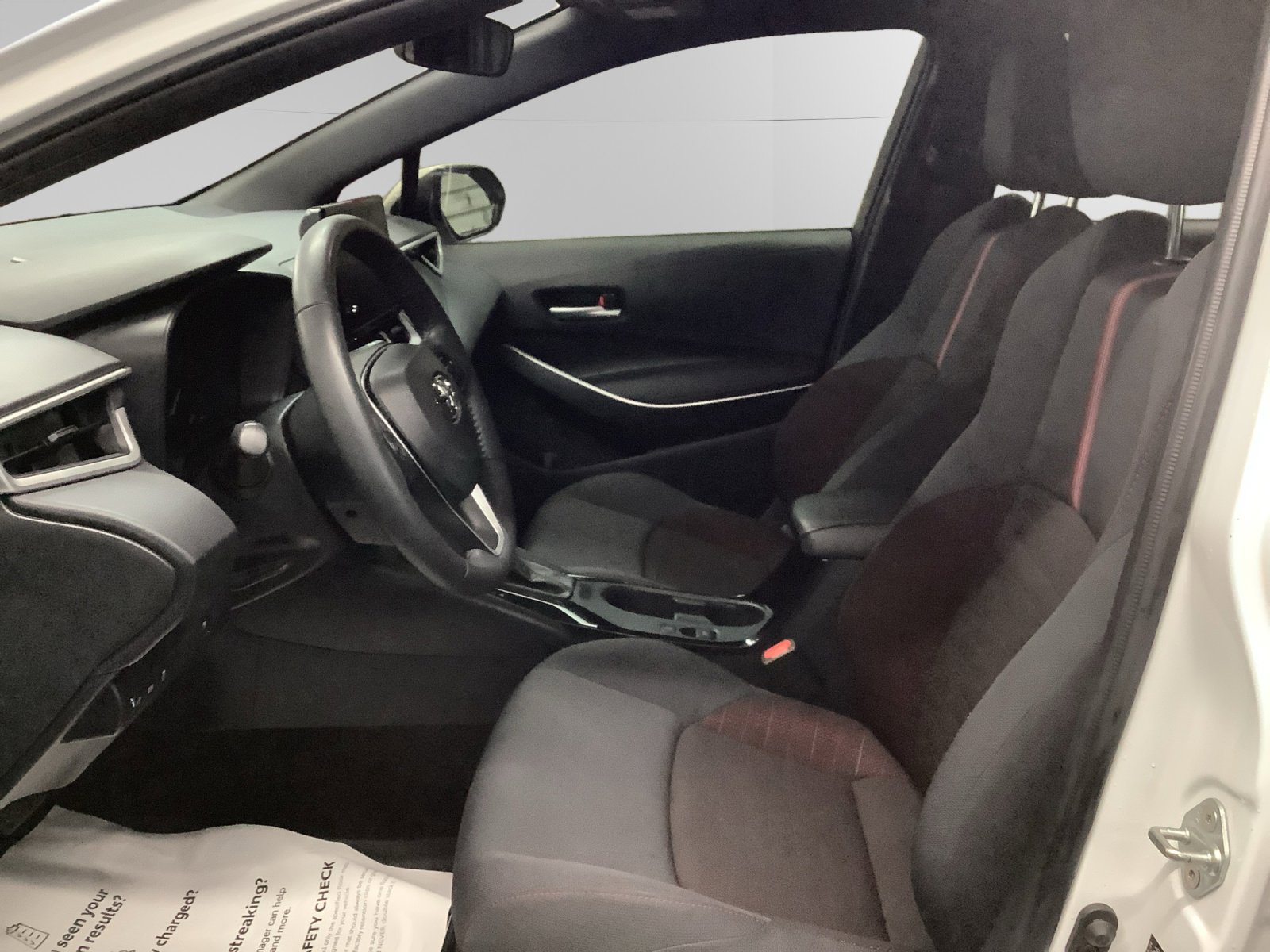 Certified 2024 Toyota Corolla SE w/ SE Package image 9