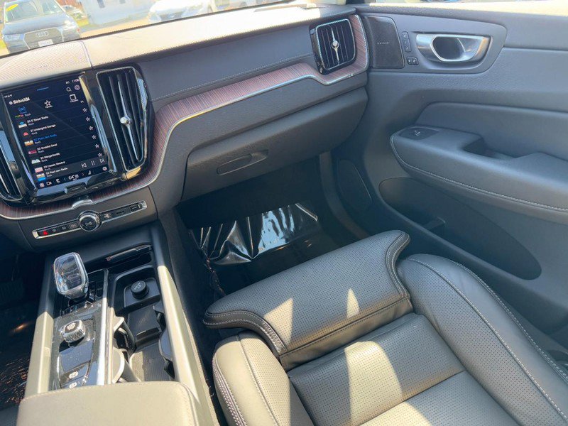 Certified 2023 Volvo XC60 T8 Ultimate w/ Climate Package image 16