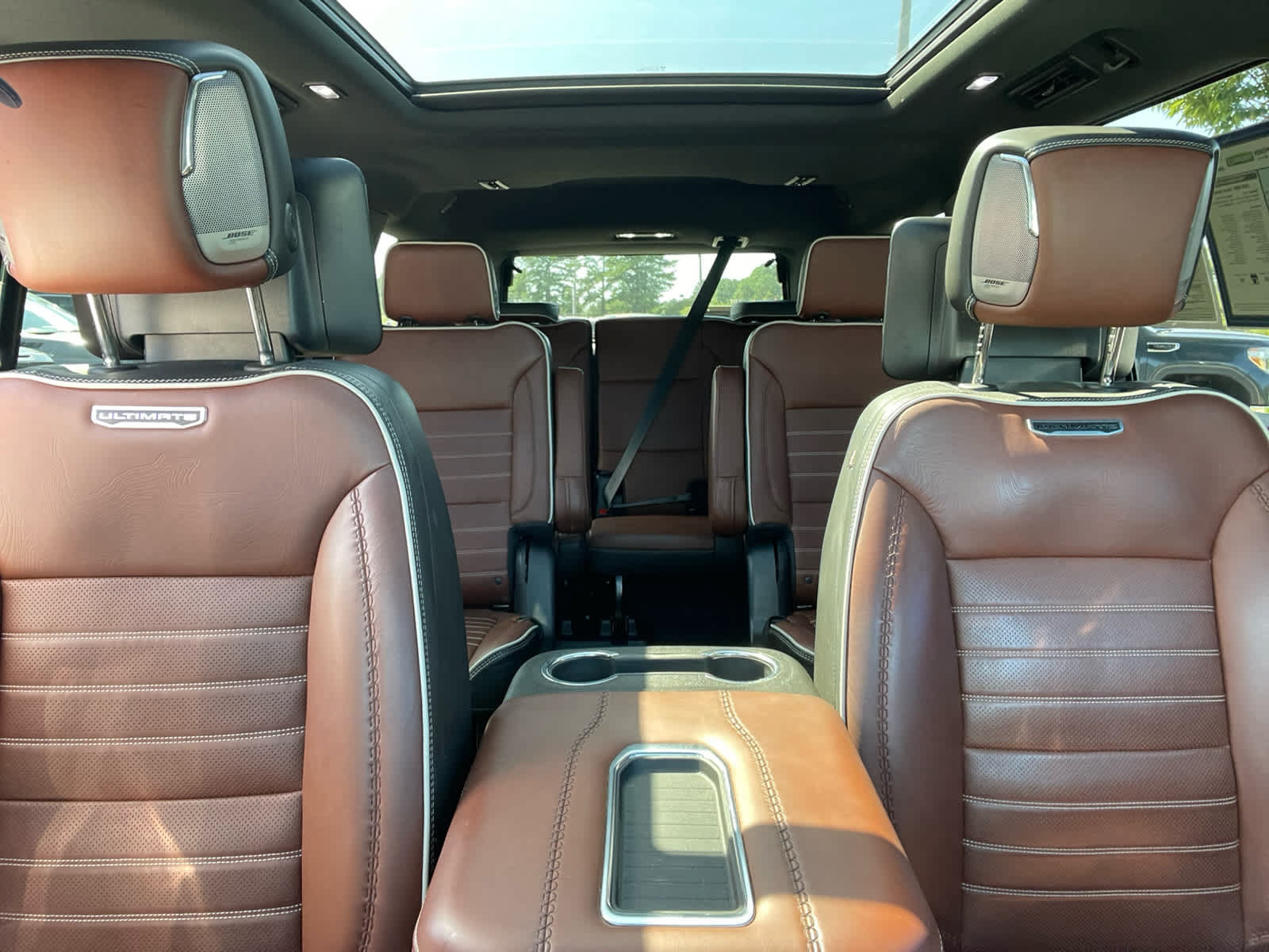 Used 2023 GMC Yukon Denali Ultimate AWD/4WD image 29