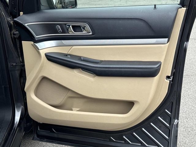 Used 2016 Ford Explorer XLT w/ Equipment Group 202A AWD/4WD image 8