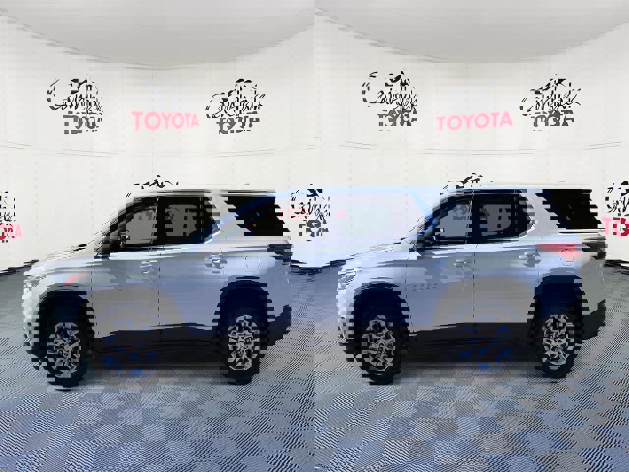 Used 2021 Chevrolet Traverse LS image 4