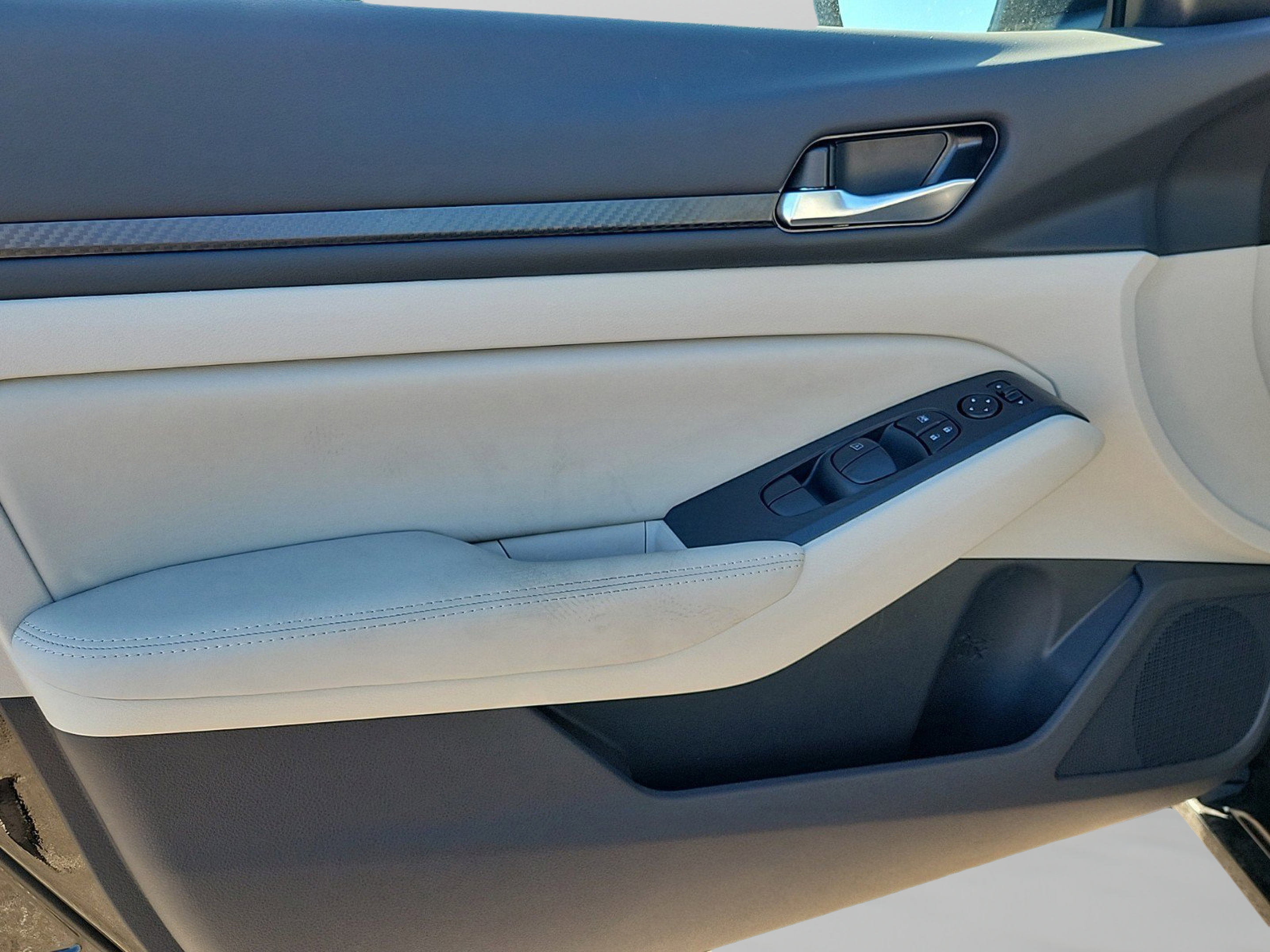 New 2025 Nissan Altima 2.5 SV FWD image 16
