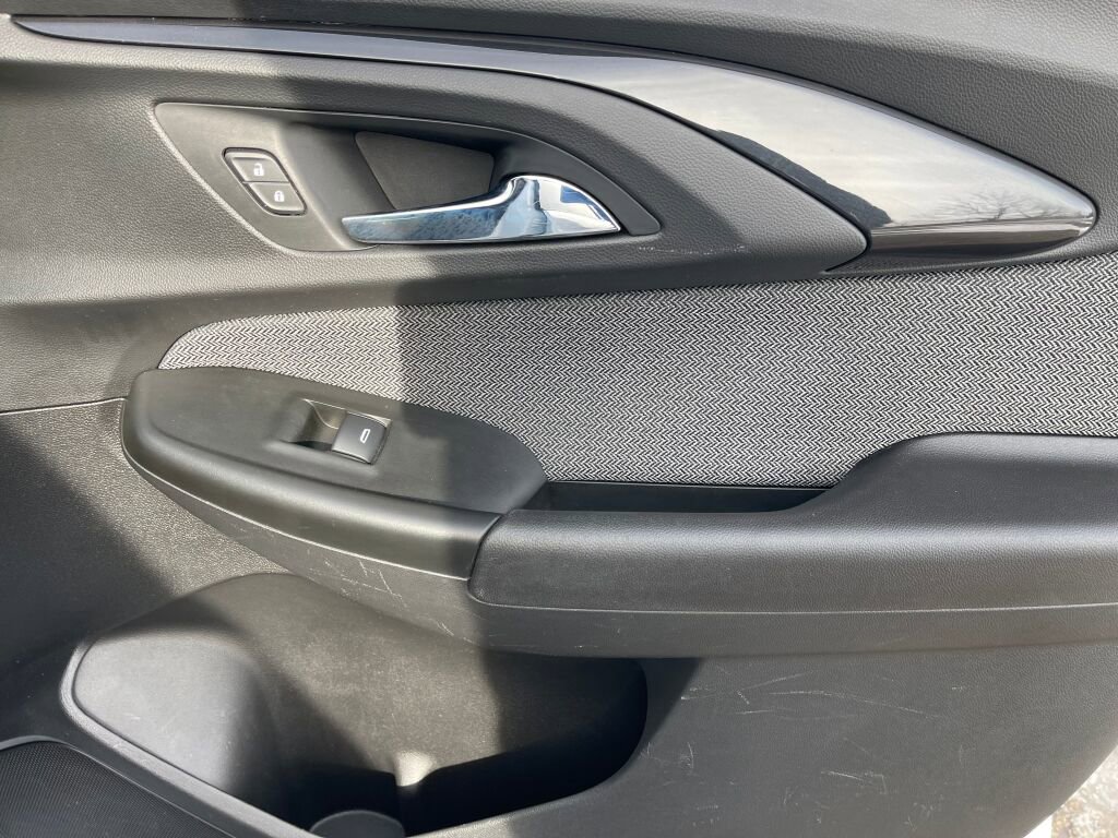 Used 2021 Chevrolet TrailBlazer LT w/ Convenience Package image 24