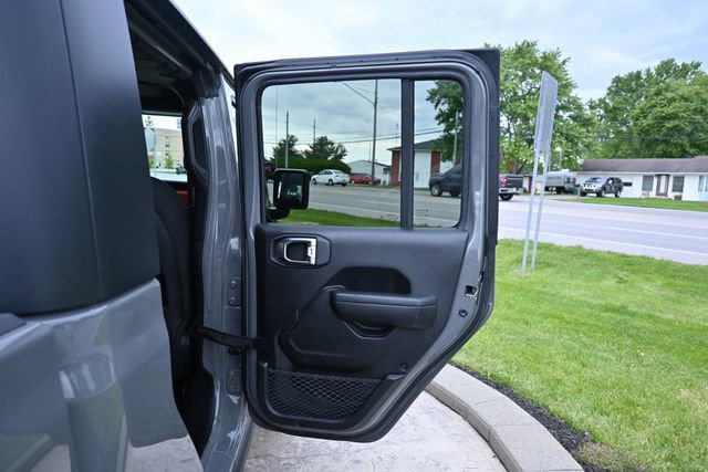 Used 2021 Jeep Gladiator Rubicon w/ Cold Weather Group AWD/4WD image 20