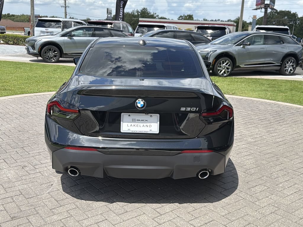Used 2025 BMW 230i Coupe w/ Premium Package RWD image 5
