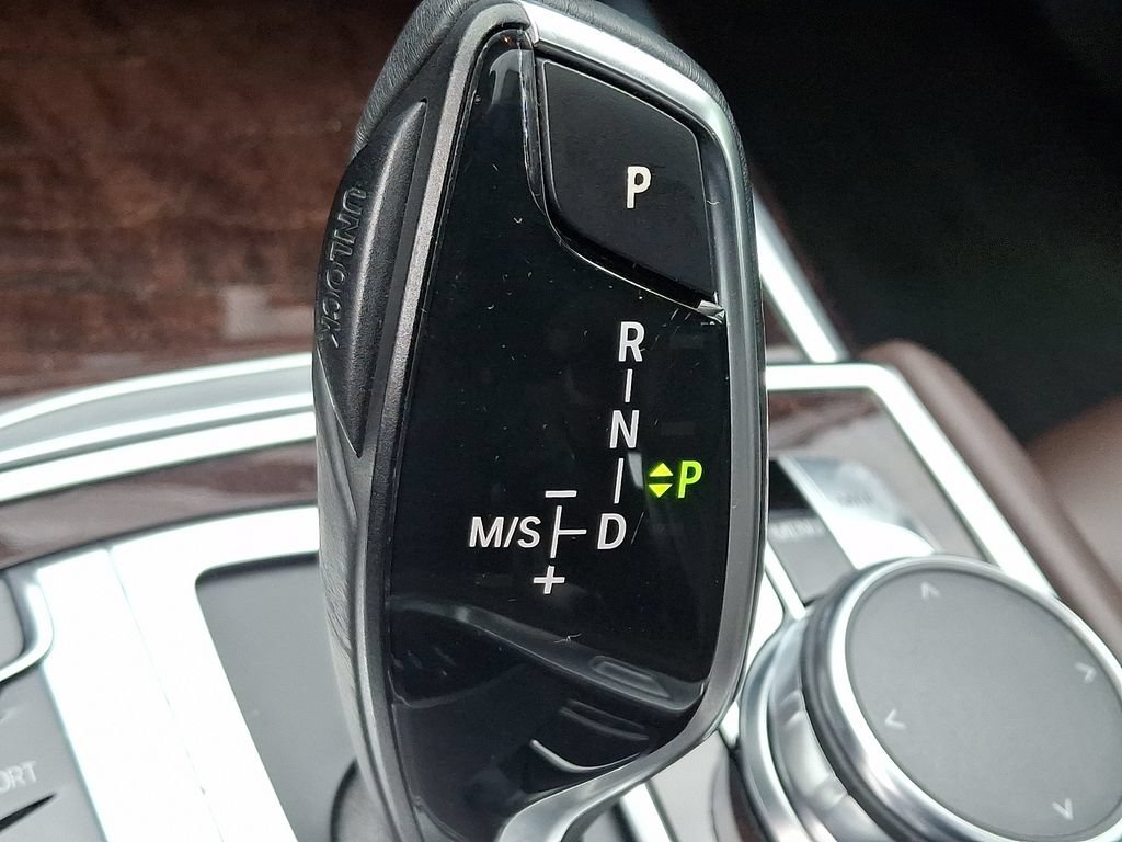 Used 2016 BMW 750i xDrive AWD/4WD image 16