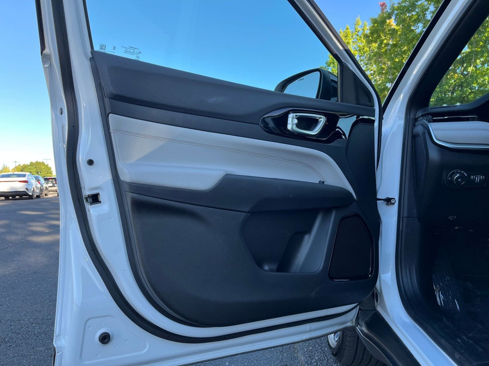 Used 2025 Jeep Compass Limited image 21