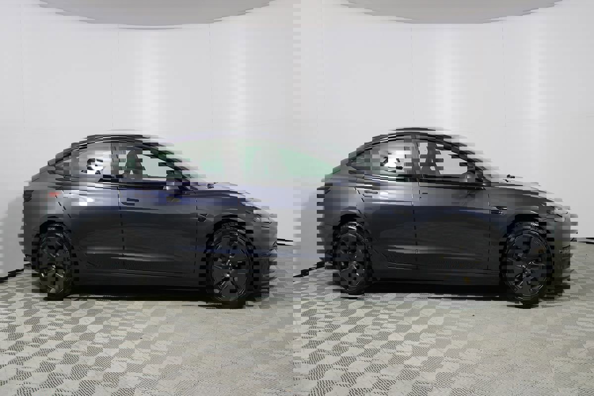 Used 2023 Tesla Model 3 Standard Range image 34