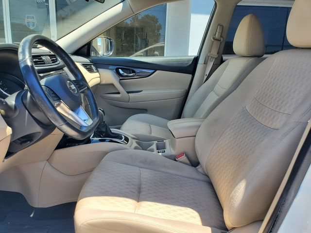Used 2019 Nissan Rogue SV w/ Premium Package FWD image 24