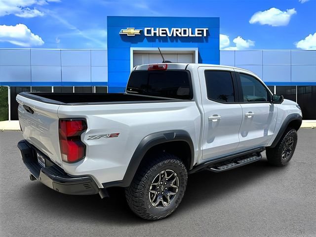 Used 2025 Chevrolet Colorado ZR2 w/ Technology Package AWD/4WD image 3