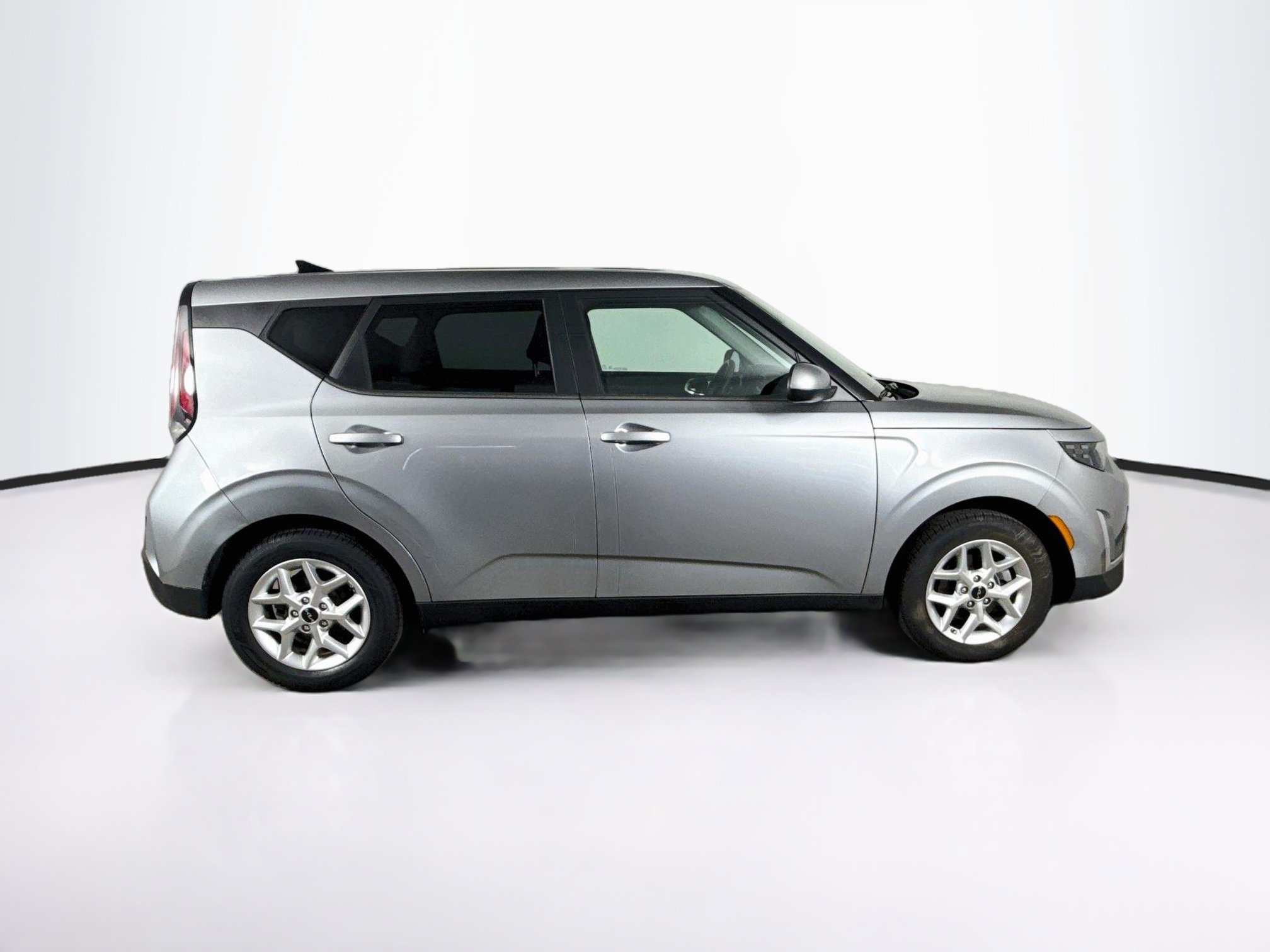 Used 2023 Kia Soul LX w/ Option Group 015 FWD image 2