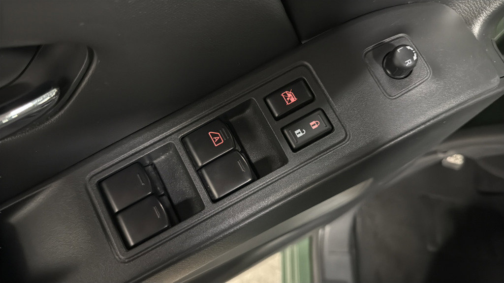 Used 2023 Nissan Frontier SV w/ SV Convenience Package image 40