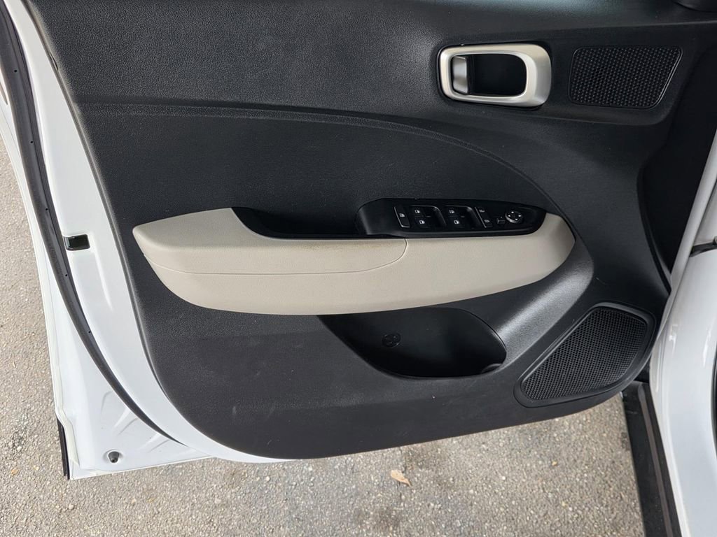 Used 2020 Hyundai Venue SEL FWD image 24