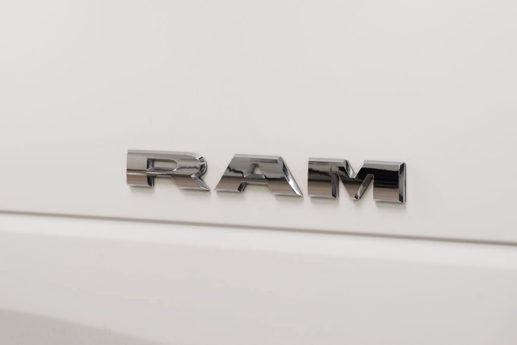 Used 2025 RAM 5500 4x4 Crew Cab image 11