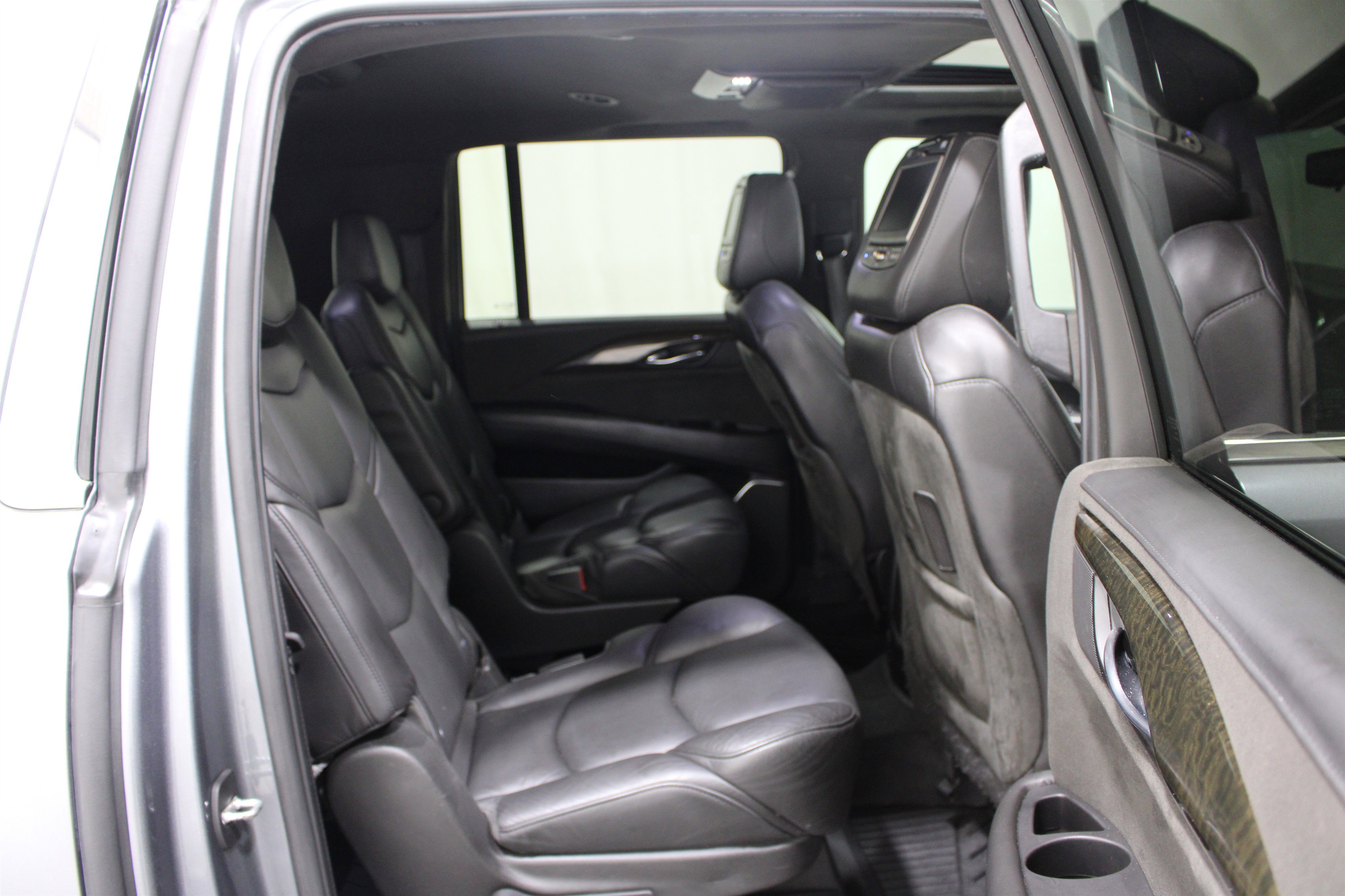 Used 2019 Cadillac Escalade ESV Platinum image 28