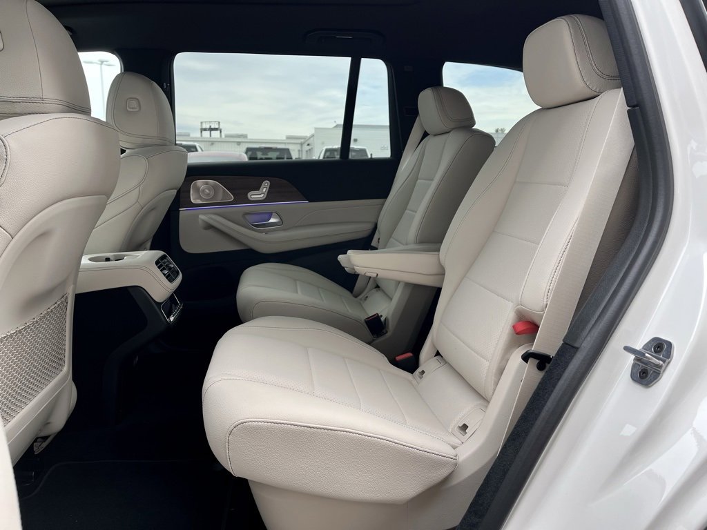 Used 2025 Mercedes-Benz GLS 450 4MATIC image 4