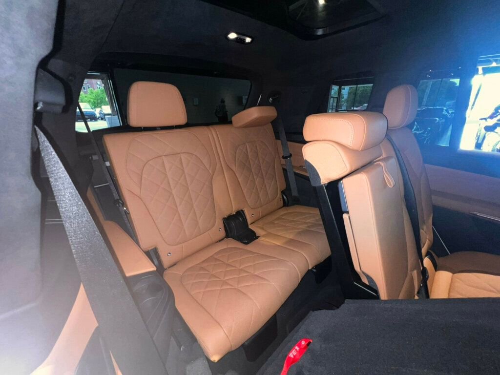Used 2023 BMW X7 xDrive40i w/ M Sport Package AWD/4WD image 29