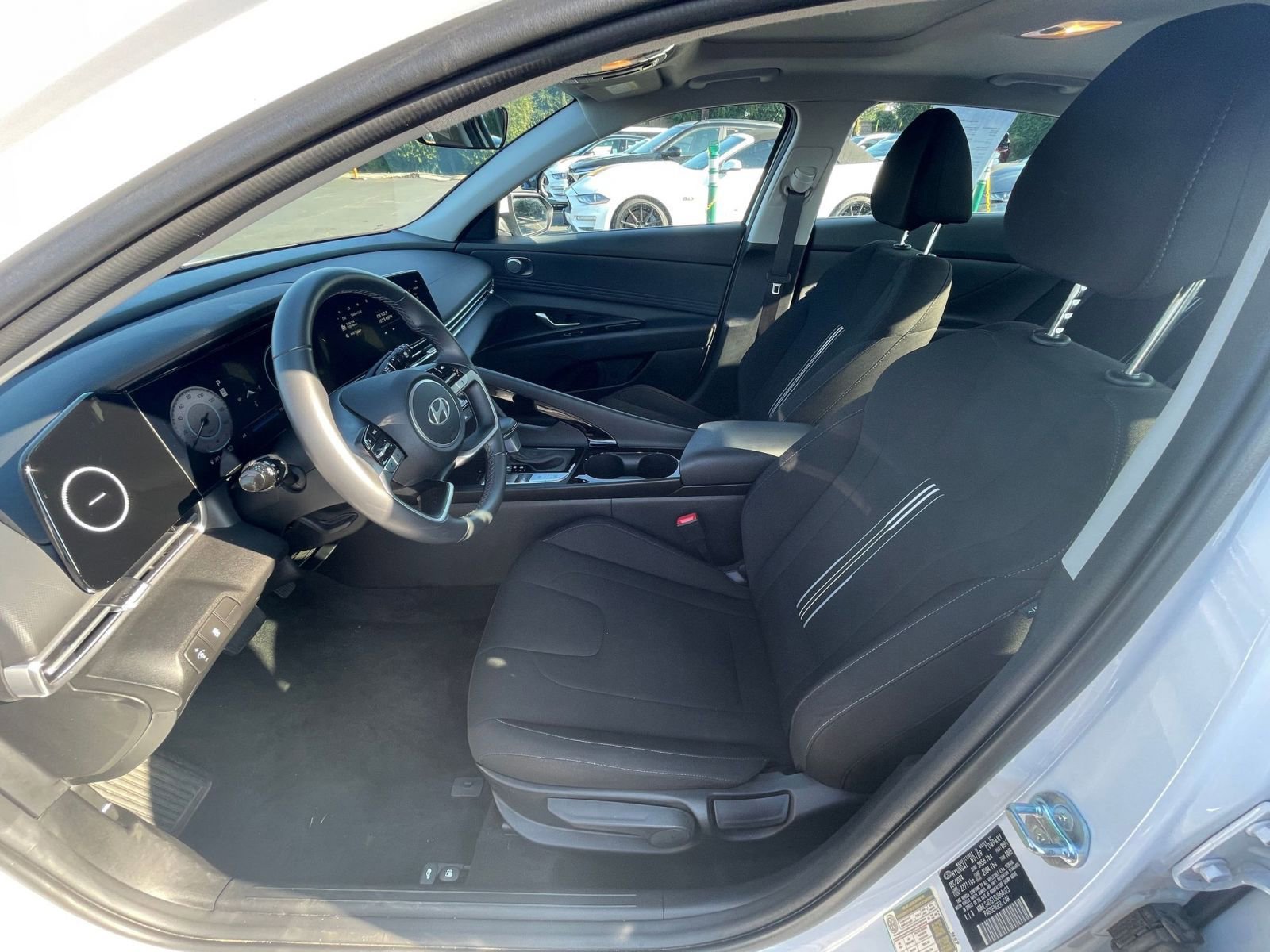 Used 2025 Hyundai Elantra SEL image 25