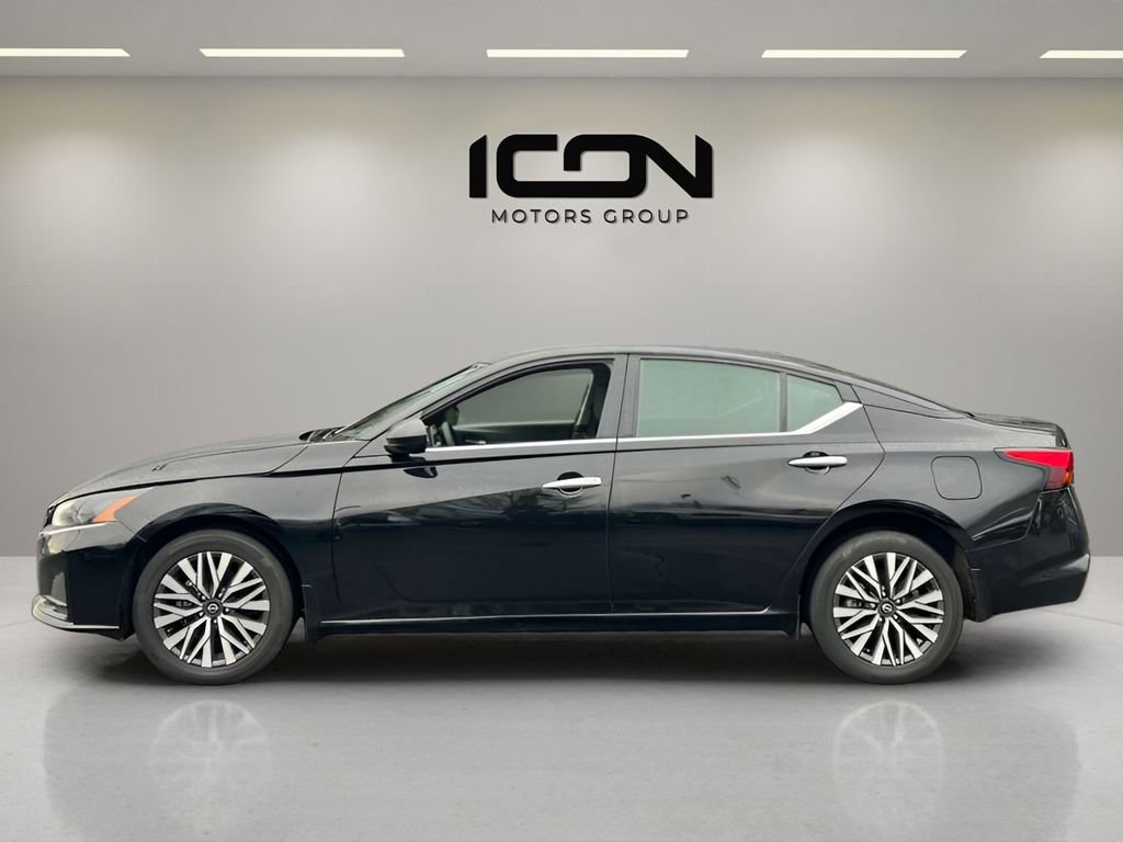 Used 2024 Nissan Altima 2.5 SV AWD/4WD image 2