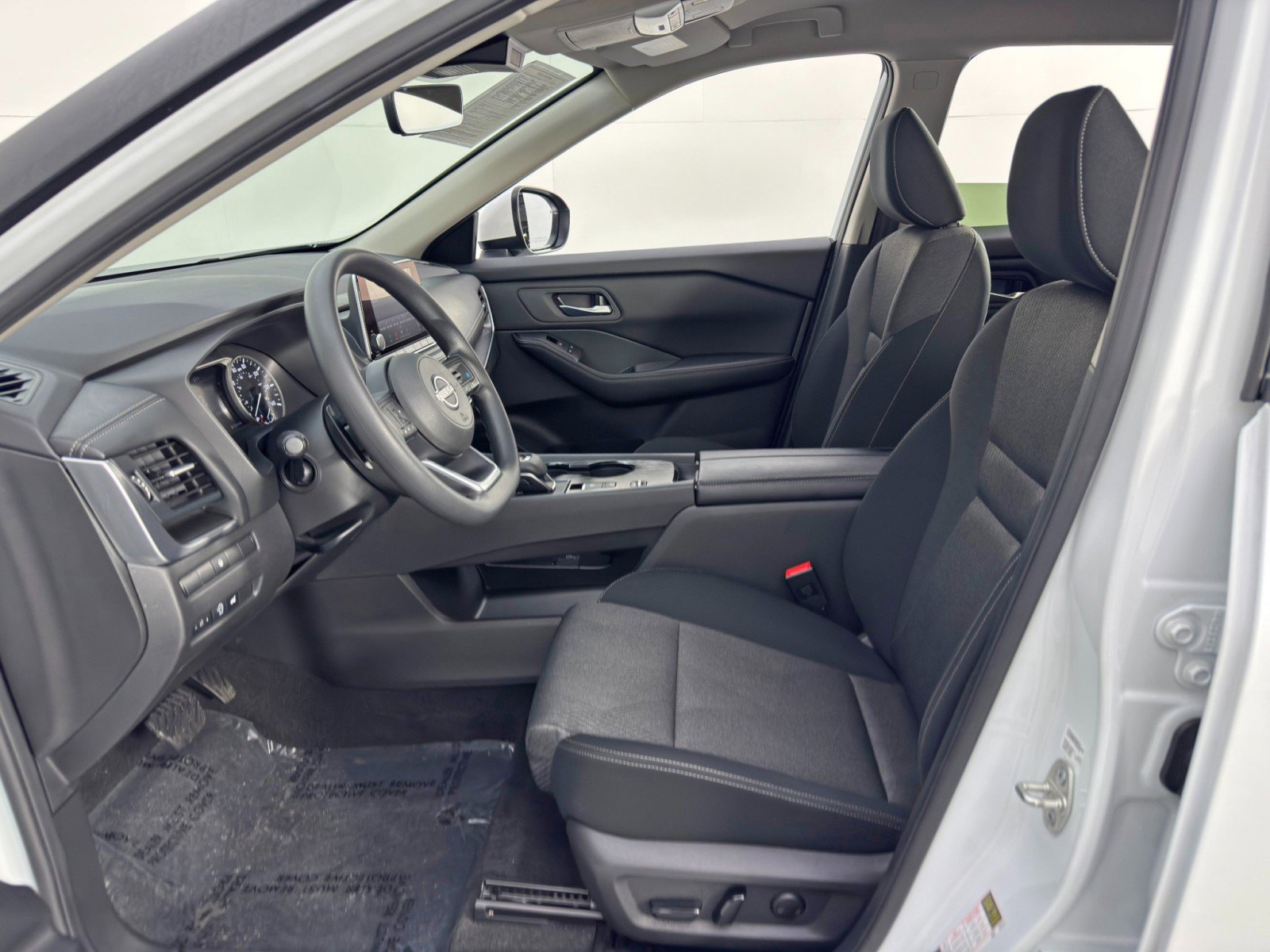 Used 2024 Nissan Rogue SV image 15