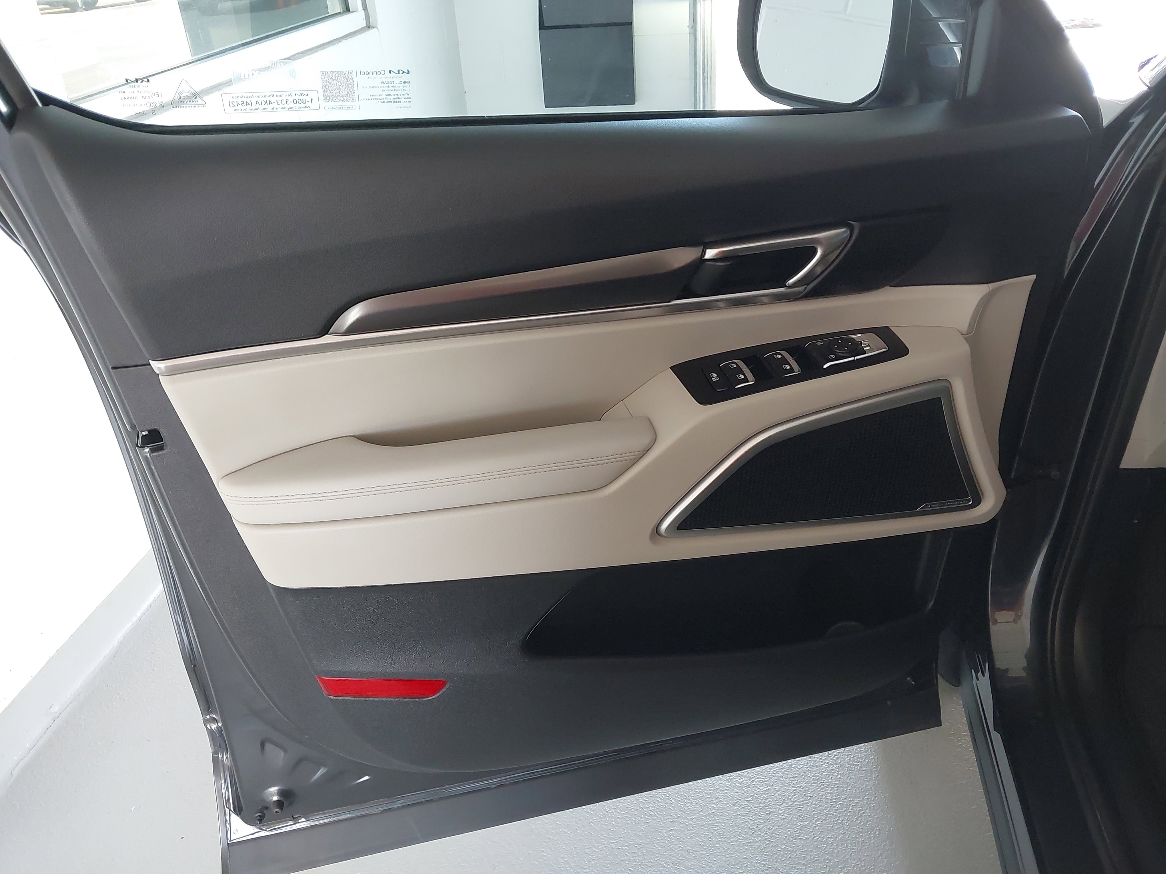 Used 2024 Kia Telluride S w/ S Sunroof Package image 25