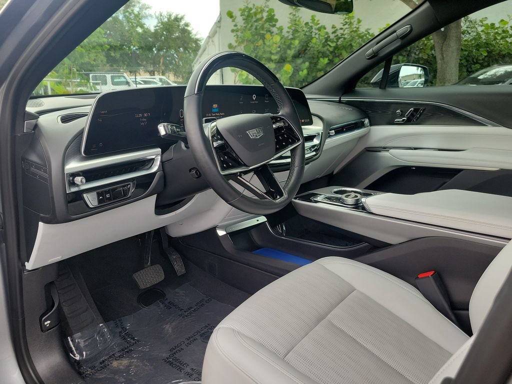 Certified 2024 Cadillac Lyriq Luxury AWD/4WD image 22