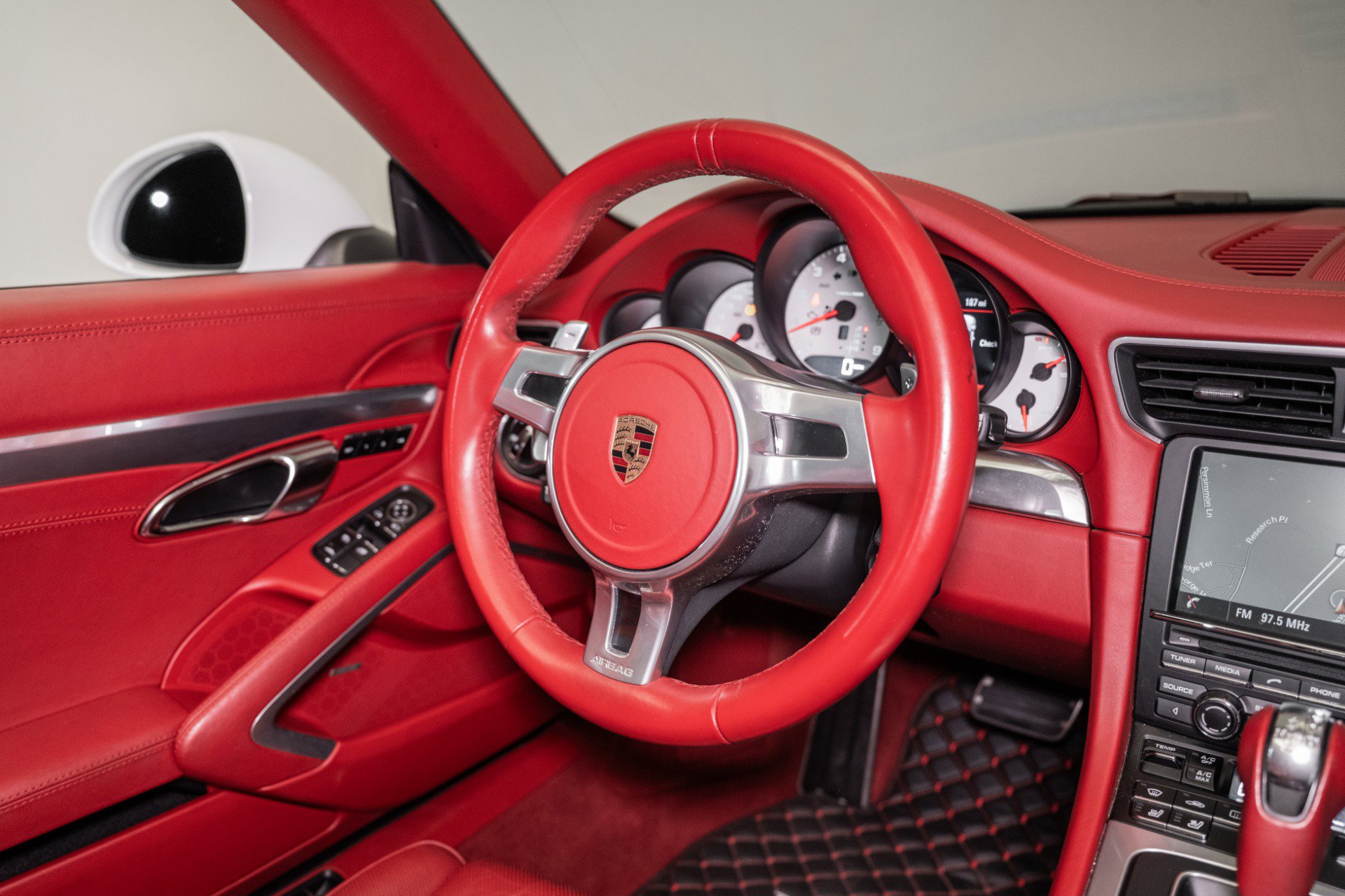 Used 2016 Porsche 911 Carrera S image 26