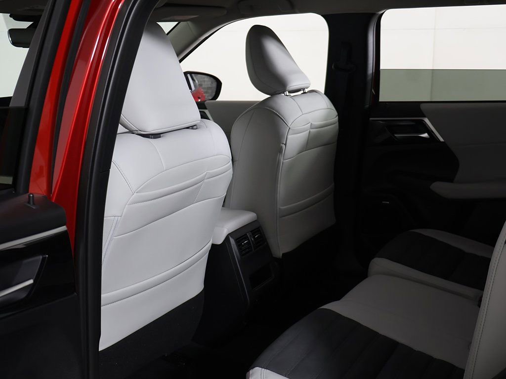 New 2025 Mitsubishi Outlander SE AWD/4WD image 30