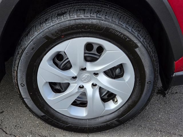 Used 2025 Toyota RAV4 LE image 9