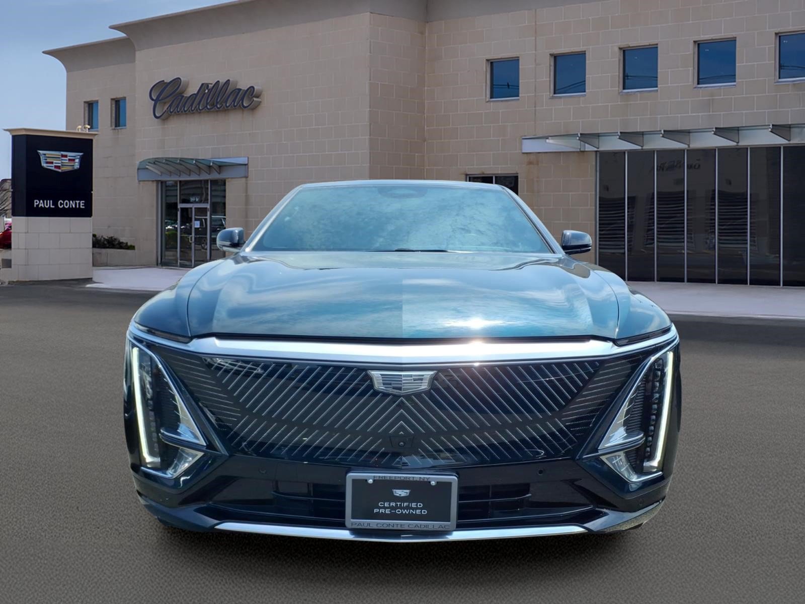 Certified 2024 Cadillac Lyriq Luxury AWD/4WD image 2