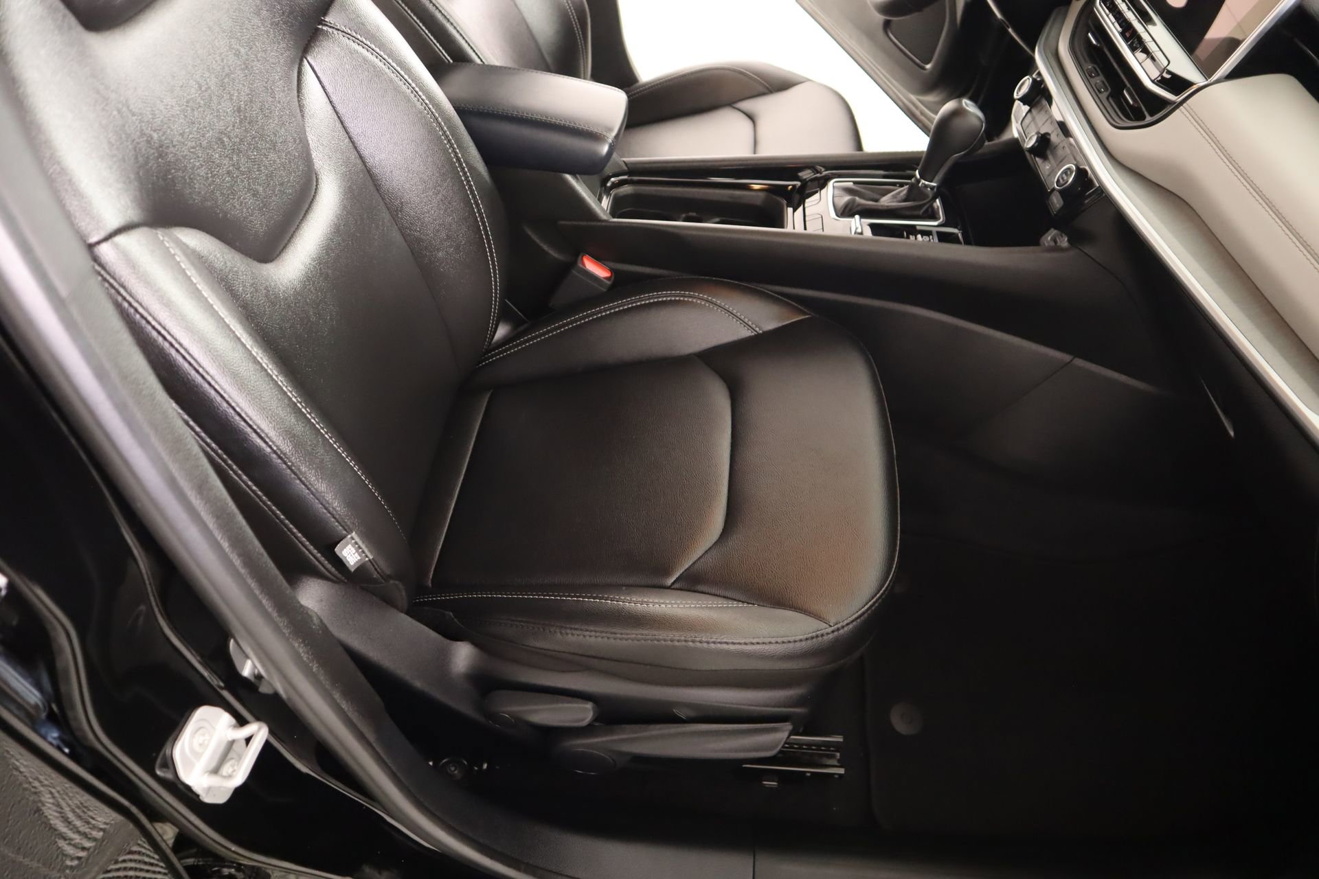 Used 2025 Jeep Compass Limited image 12