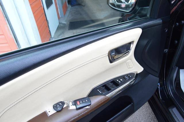 Used 2013 Toyota Avalon Limited FWD image 55