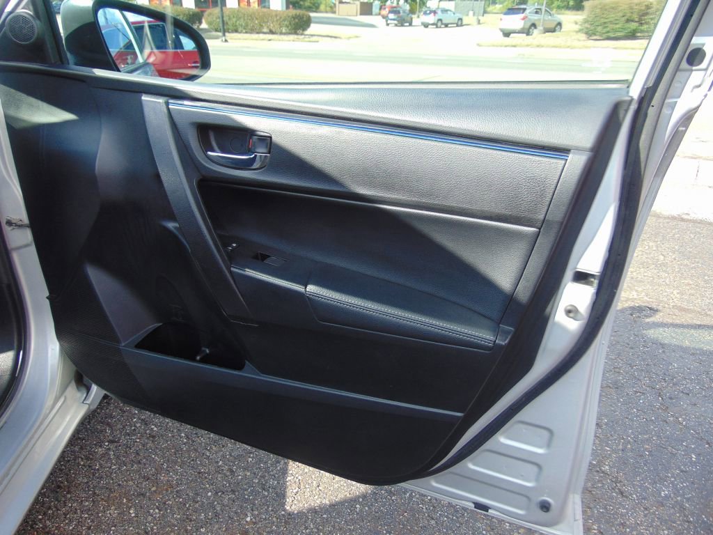 Used 2017 Toyota Corolla SE image 25