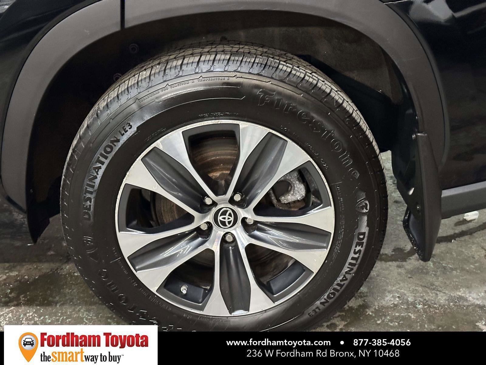 Used 2022 Toyota Highlander XLE AWD/4WD image 10
