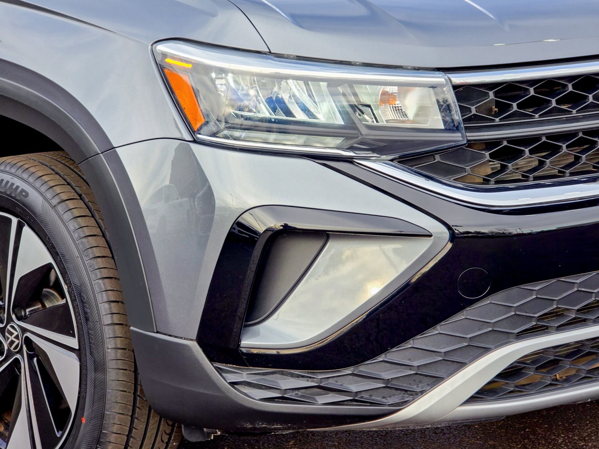 Used 2024 Volkswagen Taos SE w/ Panoramic Sunroof Package image 4