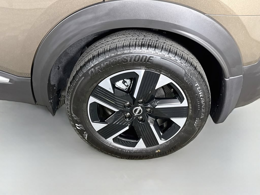 Used 2025 Nissan Kicks SV AWD/4WD image 32